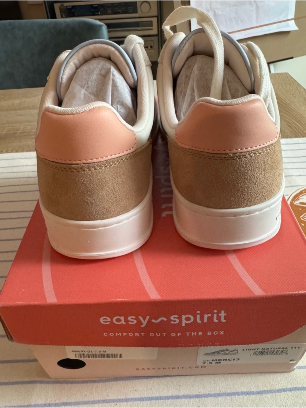 NIB Easy Spirit Cream Lace-Up Sneakers - Size 7.5 - Picture 5 of 7